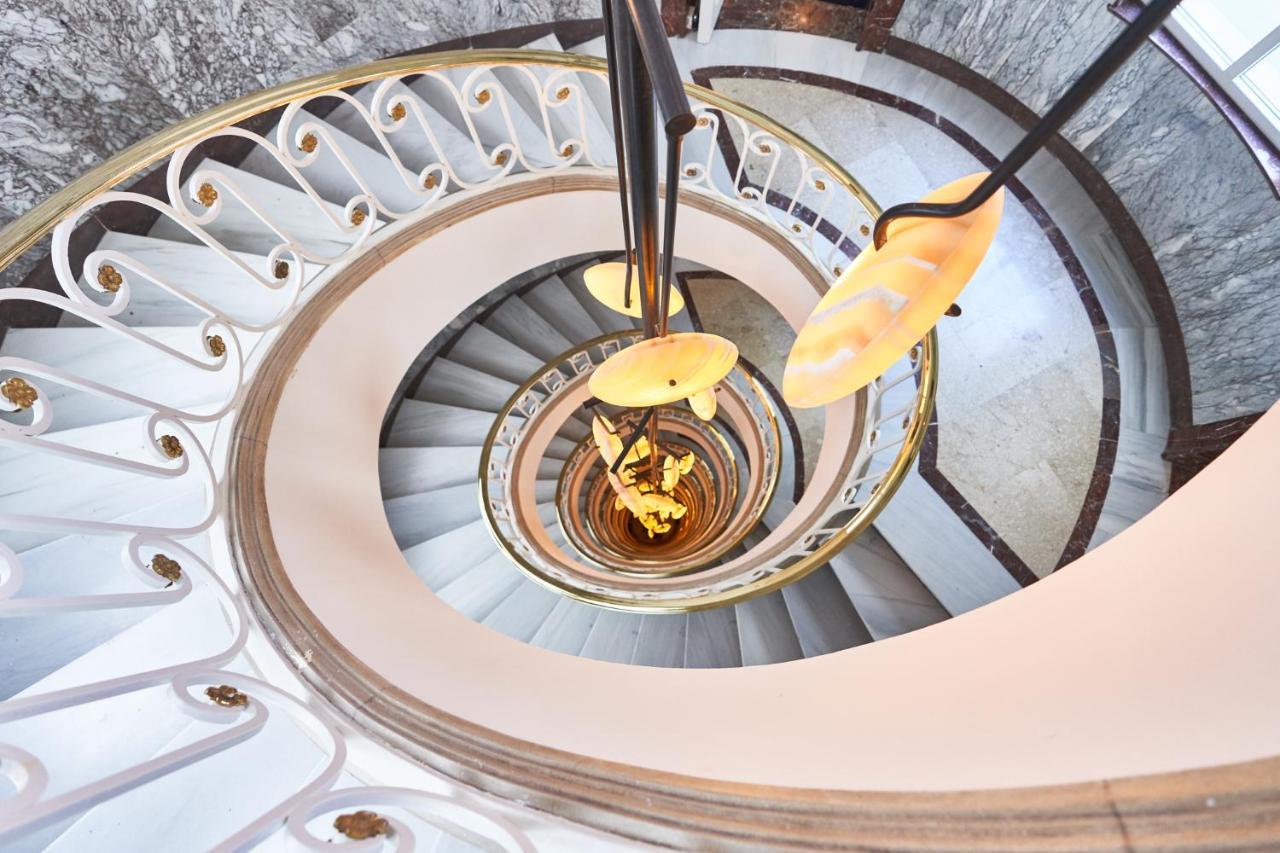 Bless Hotel Madrid - The Leading Hotels Of The World Exterior foto Spiral staircase