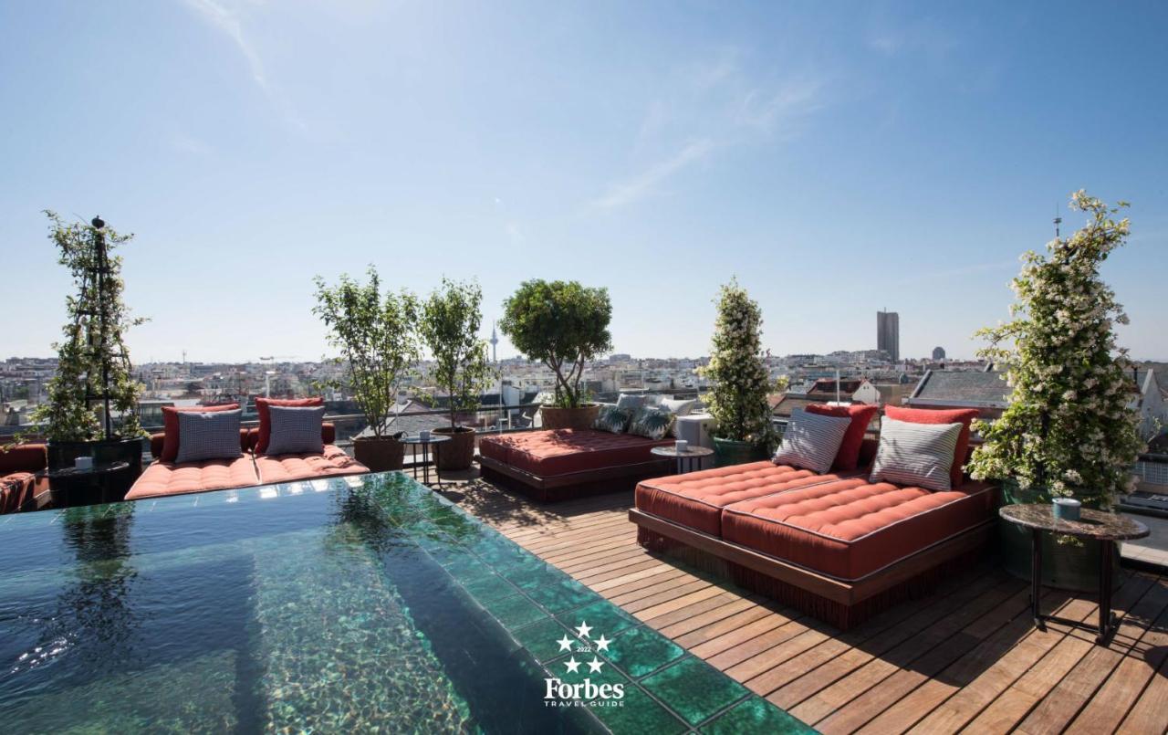 Bless Hotel Madrid - The Leading Hotels Of The World Exterior foto The rooftop pool at the Forbes Hotel