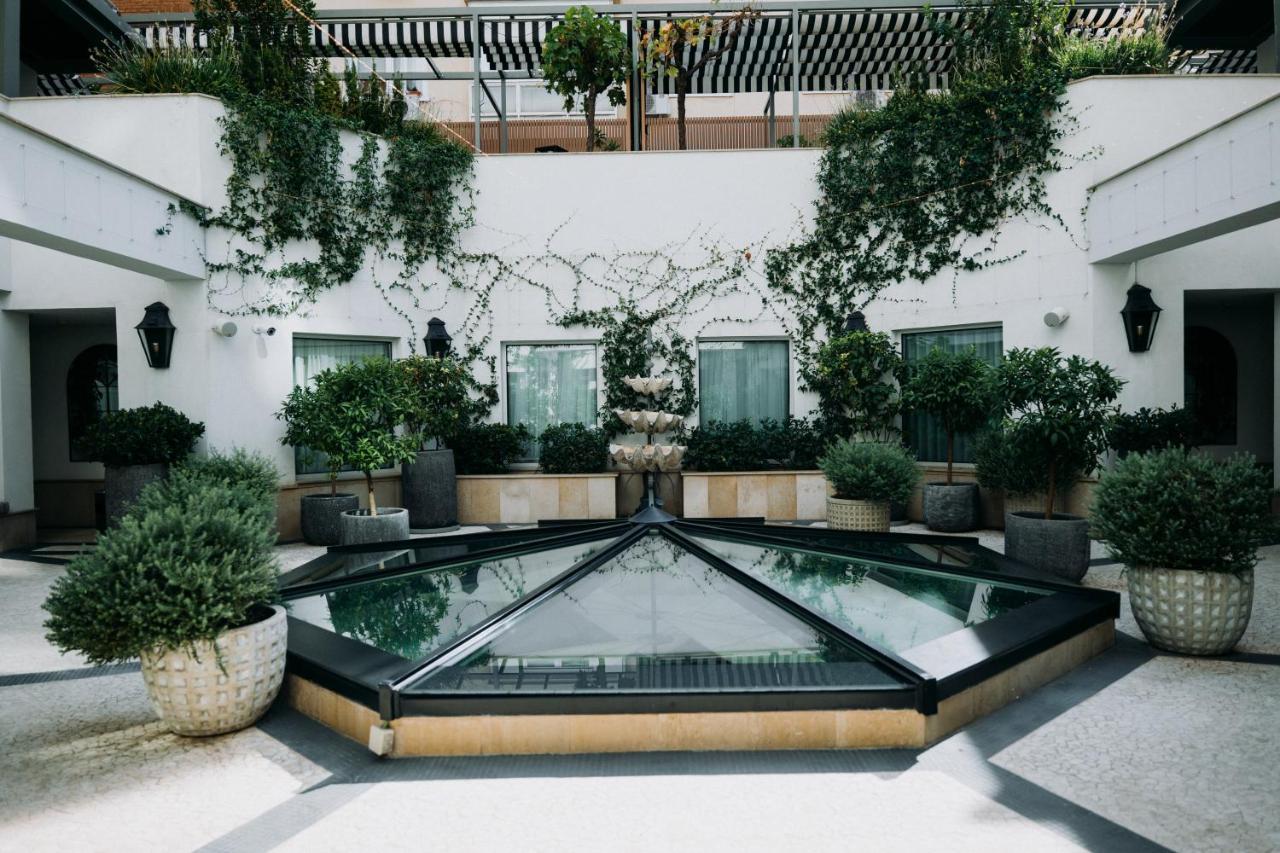 Bless Hotel Madrid - The Leading Hotels Of The World Exterior foto The courtyard of the hotel