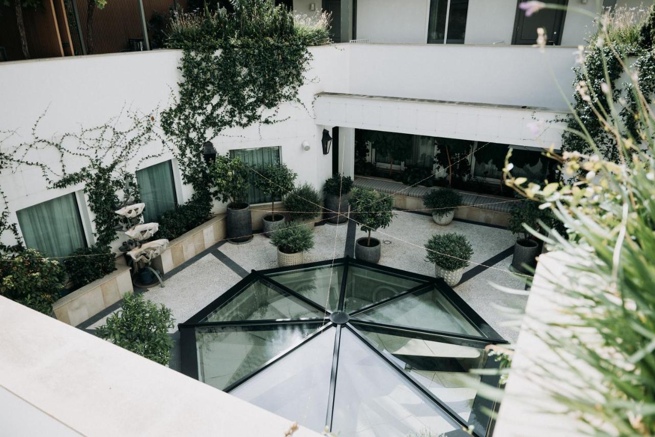 Bless Hotel Madrid - The Leading Hotels Of The World Exterior foto The courtyard of the museum