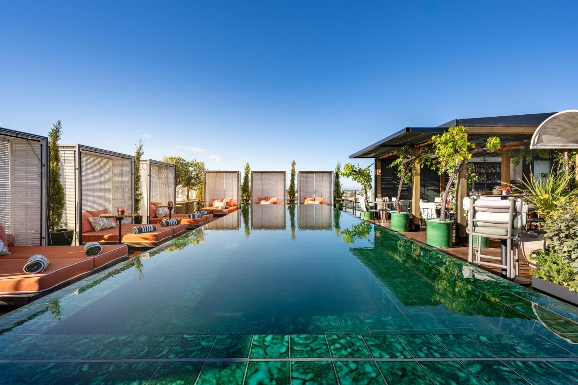 Bless Hotel Madrid - The Leading Hotels Of The World Exterior foto The rooftop pool at the hotel