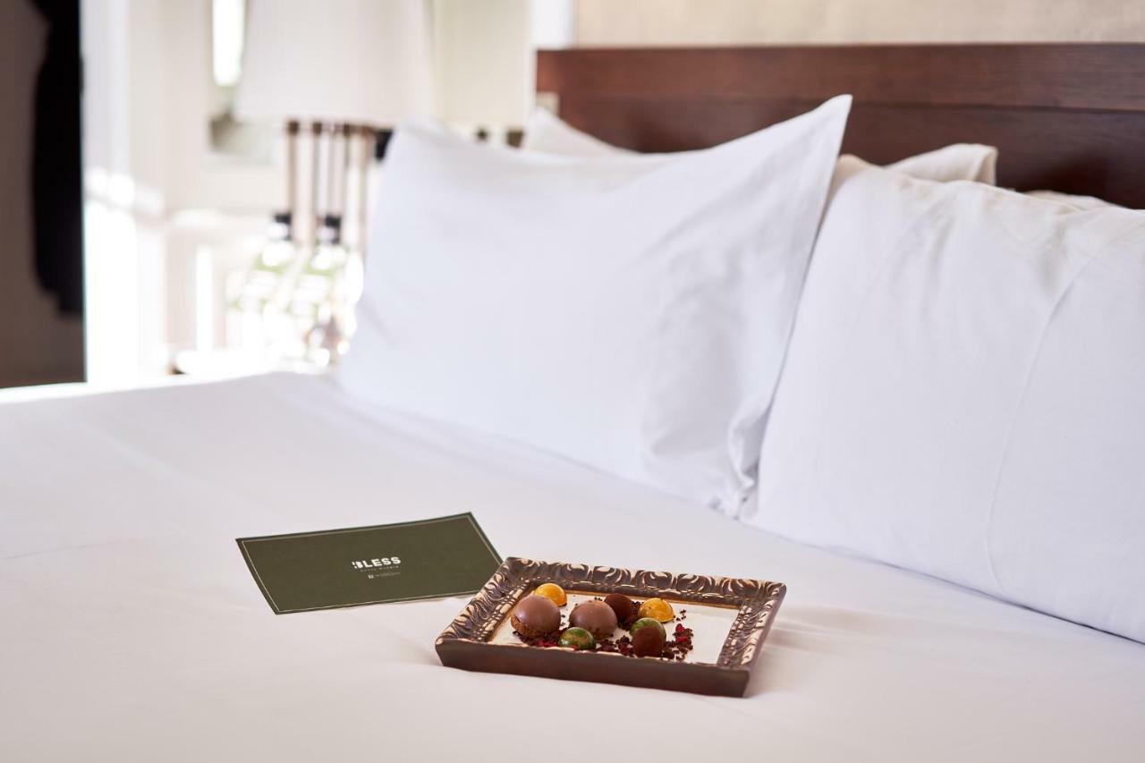 Bless Hotel Madrid - The Leading Hotels Of The World Exterior foto A turndown service at a hotel